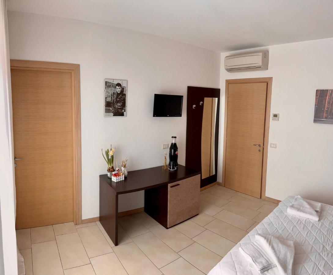 Bed & Breakfast La Rondinella Cerasolo Dış mekan fotoğraf